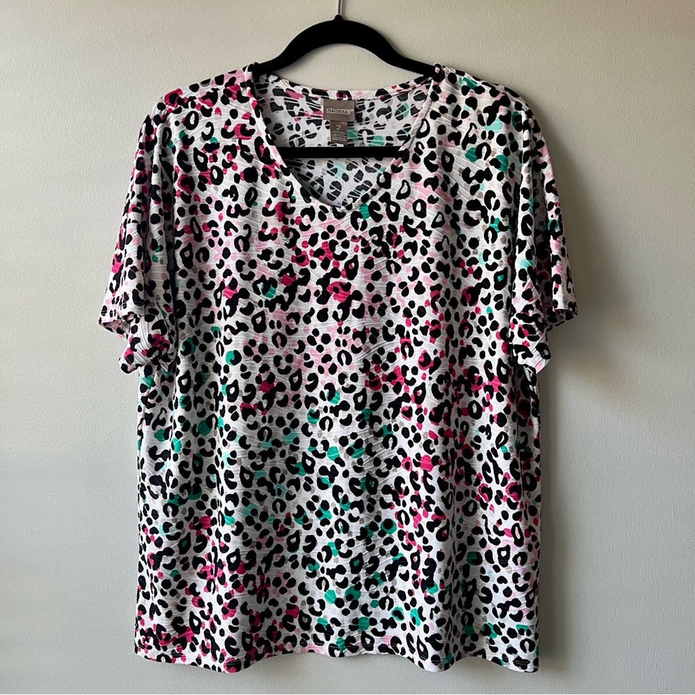 Chico’s Leopard Print Short Sleeve Top Shirt Size 2 White Pink Green Black Gray